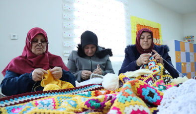 Erzincanlı annelerden sınır boyuna ‘sıcak’ dokunuş: İlmek ilmek Mehmetçik sevgisi