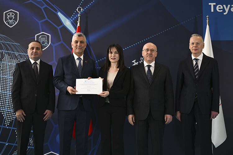 Gümrüklerde devrim: 400 milyar dolarlık ihracat eşiğine teknoloji kalkanı 4 07 09 08 AA 40369597