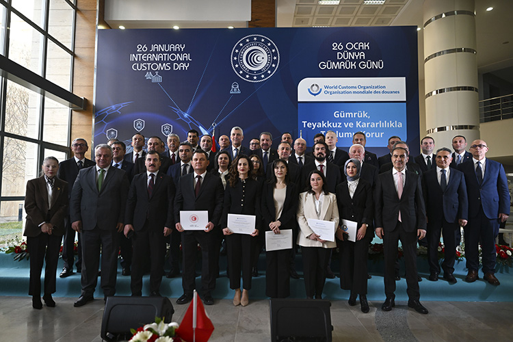 Gümrüklerde devrim: 400 milyar dolarlık ihracat eşiğine teknoloji kalkanı 5 07 09 08 AA 40369601