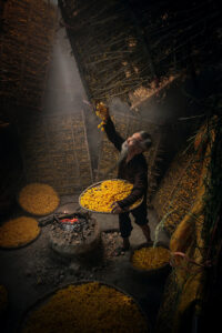 17 ARBELLA OZEL ODULU Nguyen Linh Vinh Quoc Vietnam 1547 Nguyen Linh Vinh Quoc vn Drying cocoons in the kitchen 1