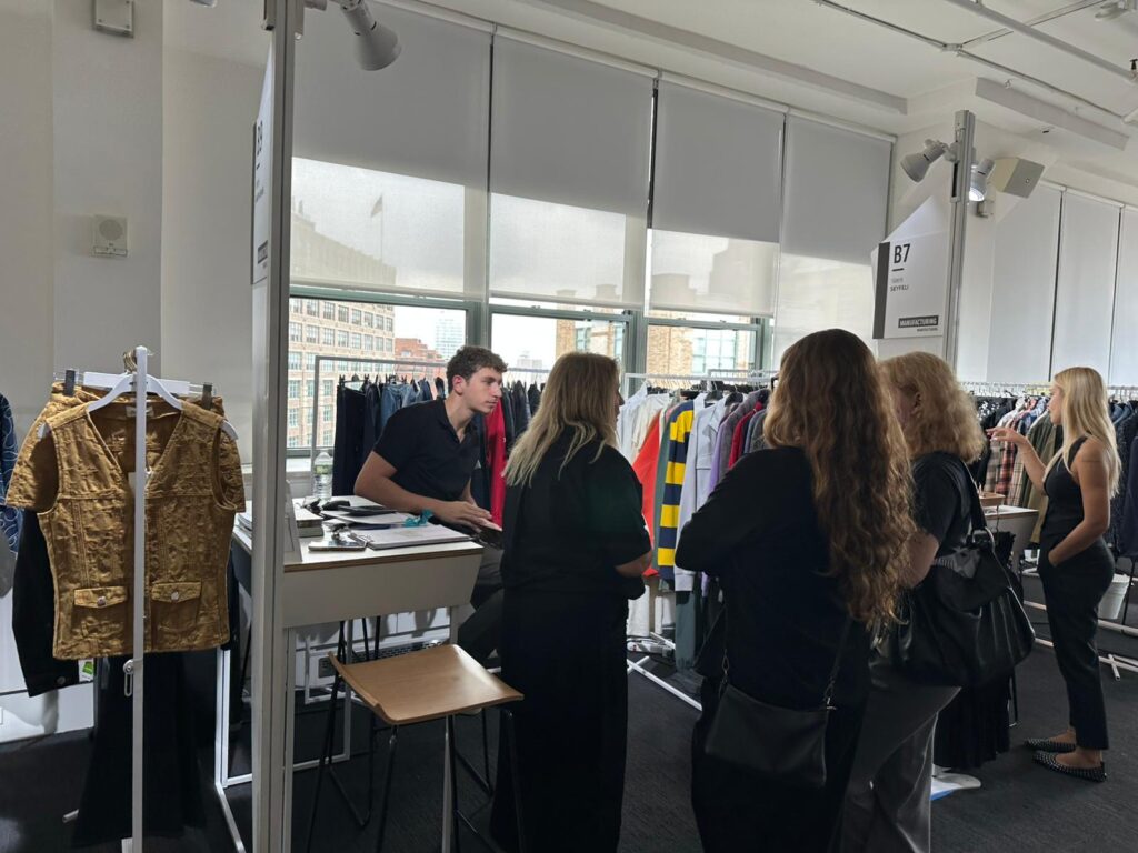 Türk hazır giyim sektörü ABD pazarına açılıyor 4 1768152991 WhatsApp Image 2026 01 11 at 20.21.11 1