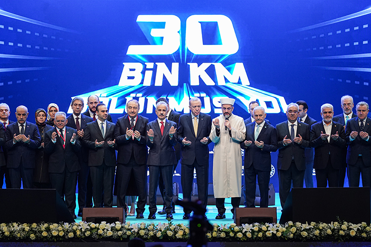 Bölünmüş yollarda tarihi adım: 30 bin kilometre aştıldı 4 2w