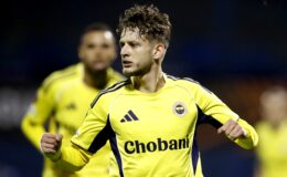 Fenerbahçe’de Sebastian Szymanski resmen Rennes’e transfer oldu