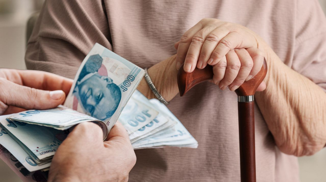 En düşük emekli maaşı 20 bin lira oldu