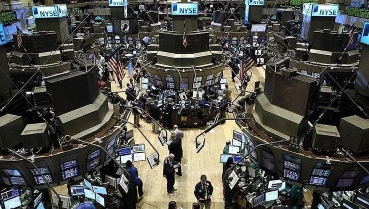 Wall Street’te “Karışık” Deprem: S&P 500 rekor tazeledi, Dow Jones çöktü!