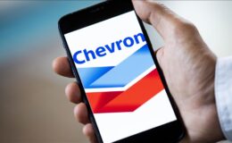 Devlerin çöküşü: Chevron ve ExxonMobil milyarlarca dolar kaybetti!