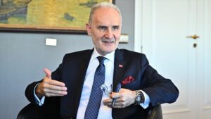 thumbs b c 84957008abbf40db5147dee782f8aced