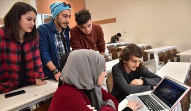 Gençler için kariyer okulu: Öğrenciler CEO’larla buluşacak