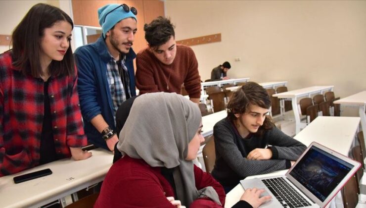 Gençler için kariyer okulu: Öğrenciler CEO’larla buluşacak