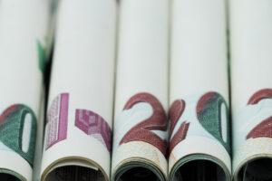 Türkiye'de 30 milyarderin serveti 38 milyon kişiyi geride bıraktı! 3 turkish lira 2 800x533 L 1412522257