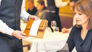 Kuver ve servis ücreti yasaklandı, yüzde tartışması başladı 3 1200x675 restoranda kuver ve servis ucreti kalkti yuzde karmasasi basladi 1769821265677