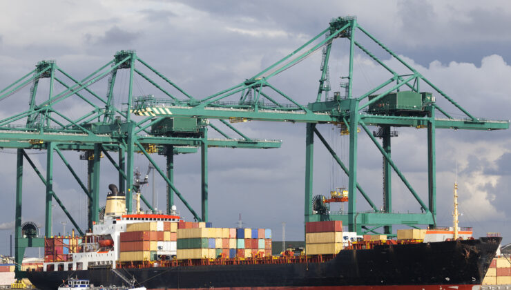 Basmane Çukuru İzmir’in önünü kesiyor