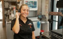 Burger King mutfağa yapay zekayı soktu: Çalışanları akıllı kulaklıklarla takip edecek!