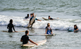 Sörf tahtasında Hatay’ın yeniden doğuşu