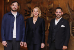 Lokman Group'un 11 milyar liralık vizyonu 4 Soldan saga Hakki Taha Oz Farma ve Ledbim YK Baskani ve Lokman Group YK Baskani Hatice Oz ve Murat Ozkurt Elara Tarim Uretim Muduru