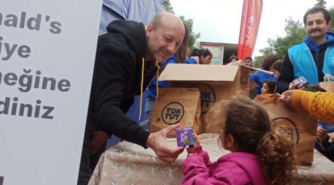 Konteyner kentlerde iftar sofraları kuruluyor