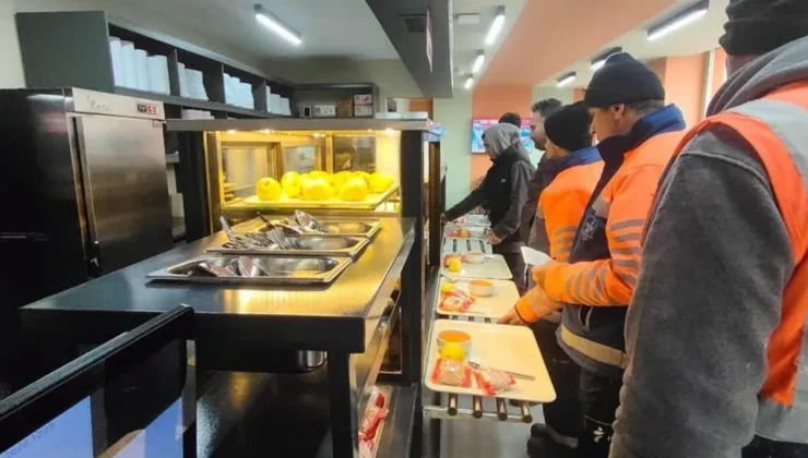 İstanbul Bahçelievler Belediyesi 4 çeşit yemeği çorba parasından ucuza veriyor