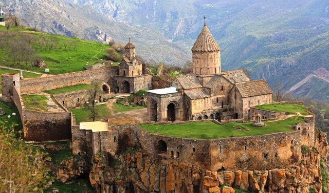 Ermenistan’dan turizm hamlesi: 113 ülke için vize şartını askıya aldı!