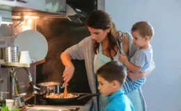 Ev kadınlarına “Devlet Güvenceli” gelecek: Aylık 5 bin TL çocuk yardımı ve ücretsiz emeklilik yolda!