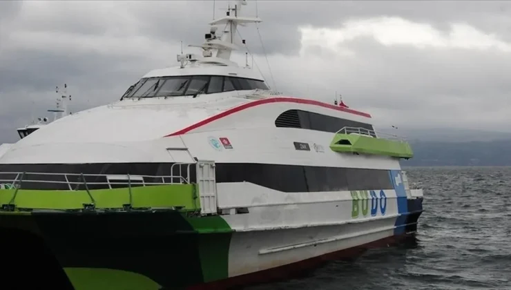 Marmara denizinde fırtına engeli: Deniz otobüsü seferleri peş peşe iptal edildi