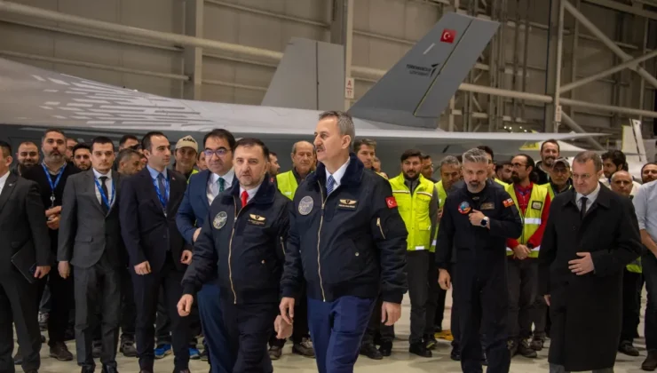 Gök vatanın yeni koruyucuları yan yana: KAAN’ın yeni prototipleri hangardan çıktı!