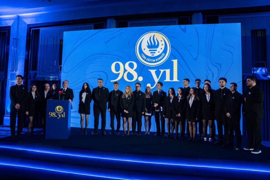 Yarınları taşıyan 98 yıllık eğitim meşalesi 4 ted 98 yil resepsiyonu 1 1