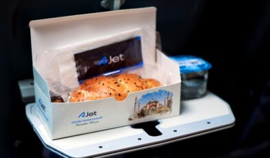 Ajet Ramazan ayı boyunca yurt içi uçuşlarında ücretsiz ikram dönemini başlatıyor