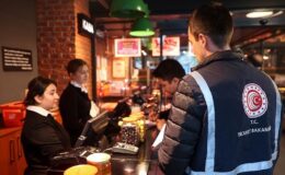 Servis ücretini menü fiyatına ekleyen işletmeye bakanlık denetimi