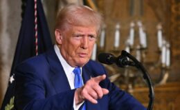 Demokratlar, Trump’ı Amerikan halkını soymakla suçluyor