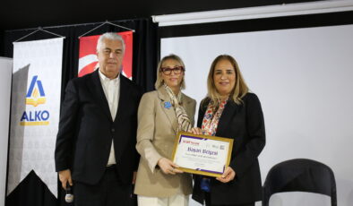 Emel Elik Bezaroğlu’na başarı ödülü