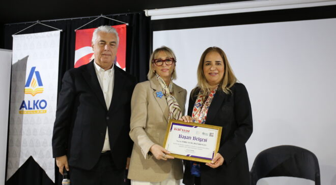 Emel Elik Bezaroğlu’na başarı ödülü