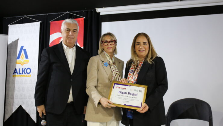 Emel Elik Bezaroğlu’na başarı ödülü