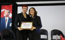 Kadın müteahhite zirvede anlamlı ödül