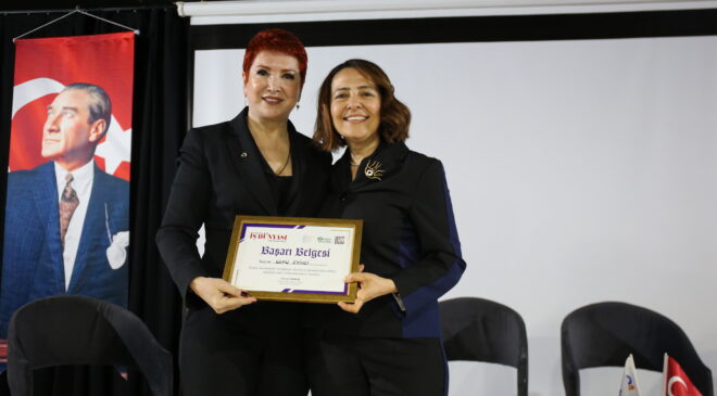 Kadın müteahhite zirvede anlamlı ödül