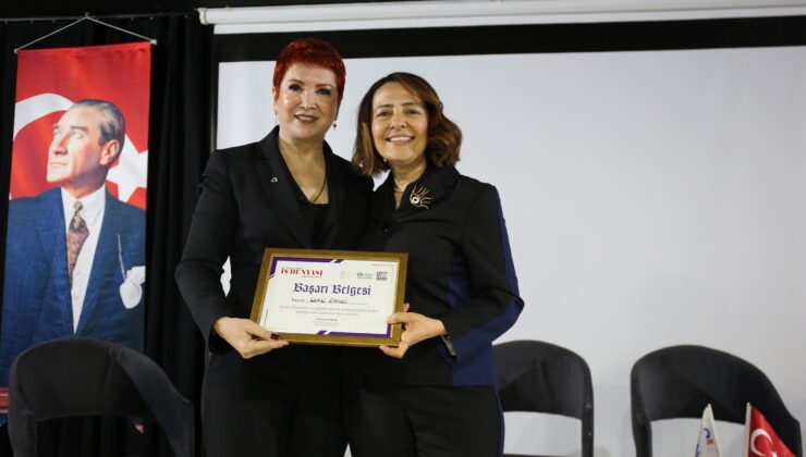 Kadın müteahhite zirvede anlamlı ödül