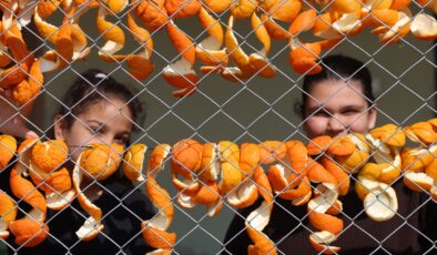 Adana’da narenciye kabukları kadınların elinde servete dönüşüyor