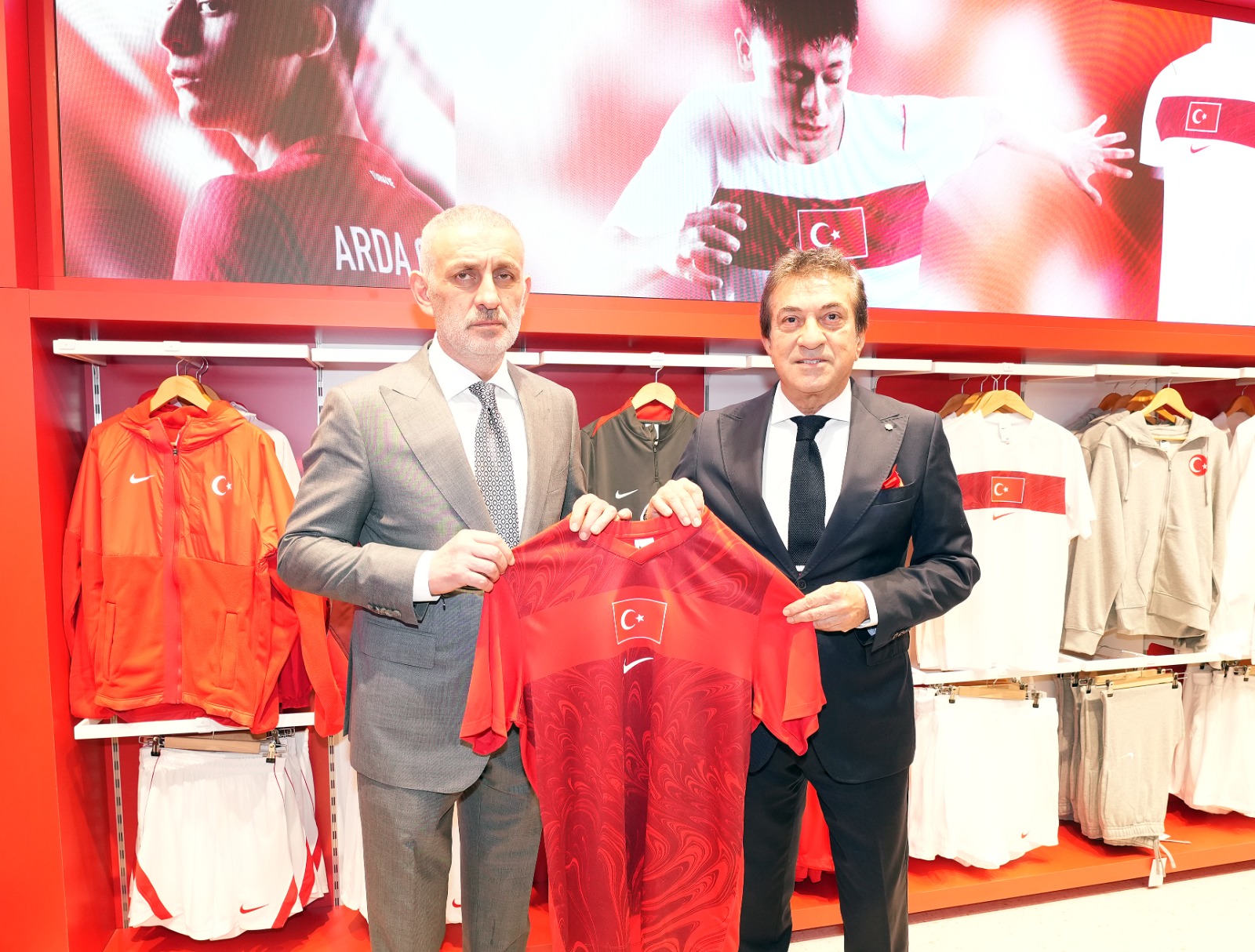 Damat Tween ve Milli Takımlar’dan Riva’da ortak mağaza 3 IbrahimEthemHaciosmanoglu SuleymanOrakcioglu .jpeg3