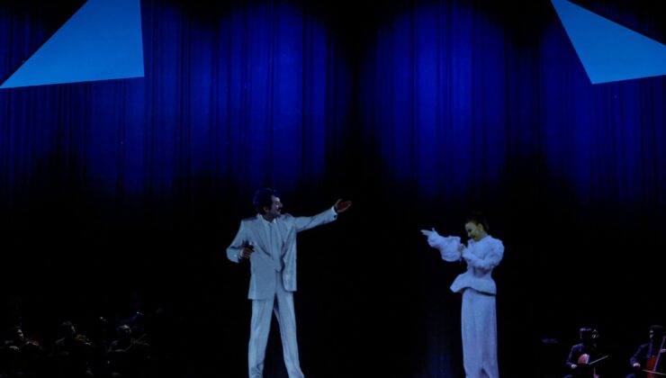 5G ile Müslüm Gürses yeniden sahnede