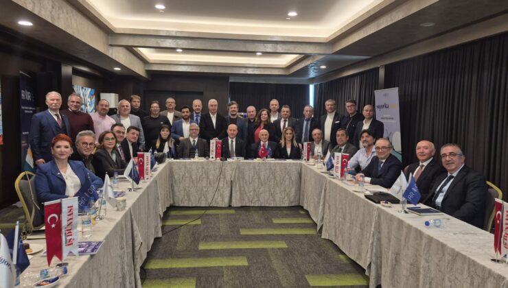 Ekonomiye yön verenler konuştu: Değişimi yönetmeyen elenecek!