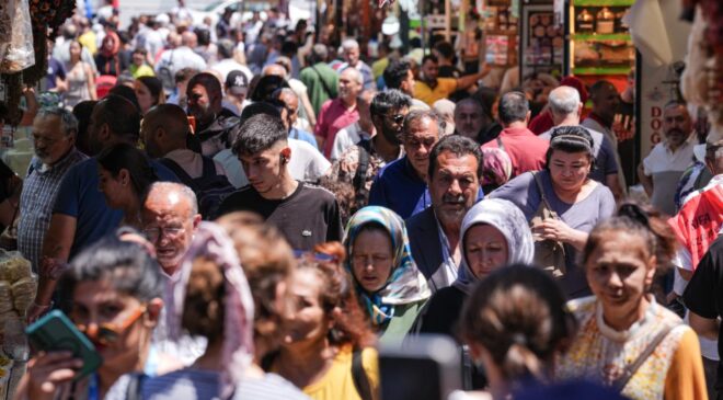 Bayram alışverişi esnafın yüzünü güldürecek