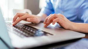 Sosyal medya mezatları Maliye’nin radarında: 500 milyon TL'lik kayıt dışı 3 bilgisayar laptop 1475197