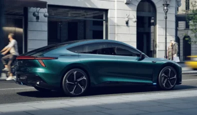 Lynk & Co 912 beygirlik yeni elektrikli performans sedanı 10 Plus modelini duyurdu