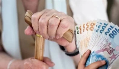 Emekli maaşları ve ikramiyeler hesaplara yatıyor