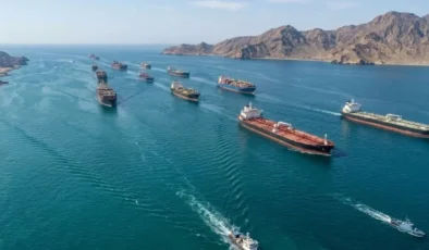 Hürmüz Boğazı hayalet geçide döndü: İki günde sadece yedi gemi