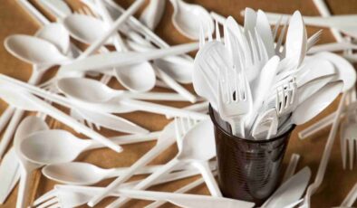 Tek kullanımlık plastikleri yasaklıyor