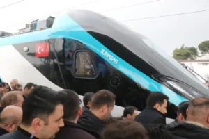 milli elektrikli hizli tren raylara cikti saatte 225 kilometre hiza ulasacak 1775373 202603061904 20260306190456 1