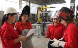 60 yıllık üretimin merkezinde kadın emeği var