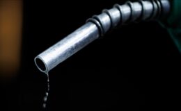 Benzine bir zam daha geliyor! Tabela bu gece değişiyor