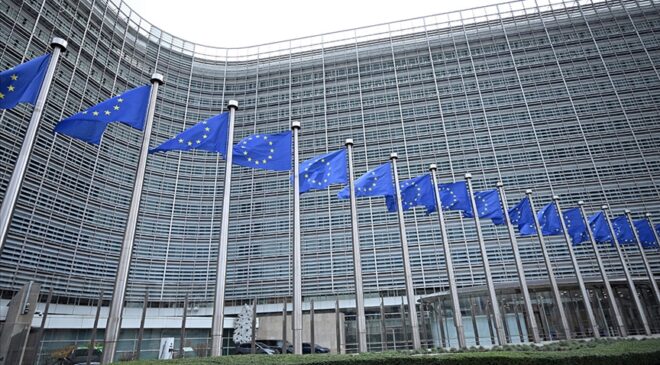 Avrupa Birliği Rusya’dan petrol ithalatını tamamen bitirecek yasak teklifini rafa kaldırdı