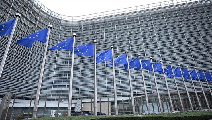 Avrupa Birliği Rusya’dan petrol ithalatını tamamen bitirecek yasak teklifini rafa kaldırdı